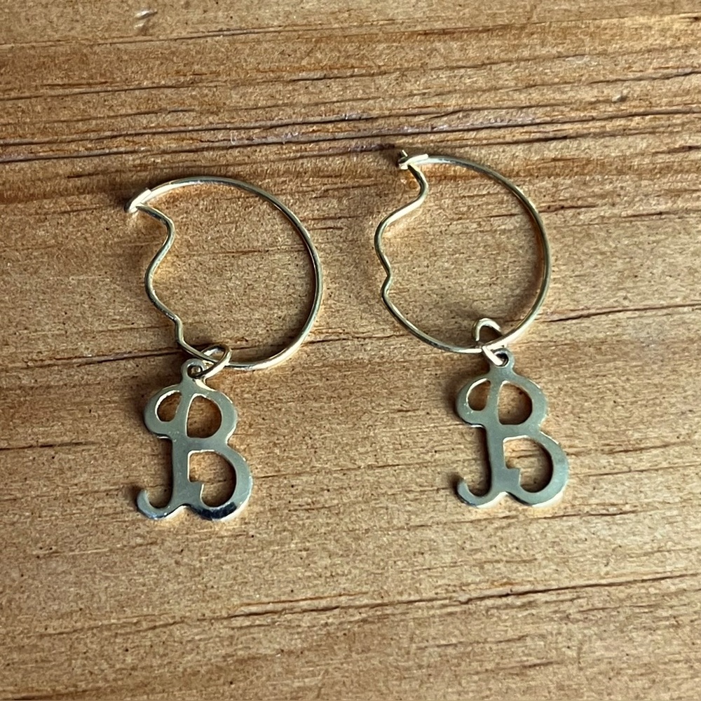 BOGO Gold tone wire B letter monogram earrings